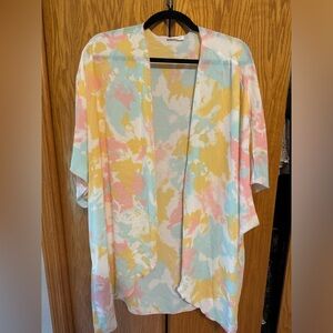 Chic soul, one size fits all, beautiful colors, smoke-free home.